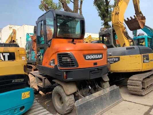 Wyposażone koparki na kółkach Doosan DX60W W doskonałym stanie/Wyposażone mini koparki na kółkach Doosan Na sprzedaż