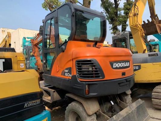 Wyposażone koparki na kółkach Doosan DX60W W doskonałym stanie/Wyposażone mini koparki na kółkach Doosan Na sprzedaż