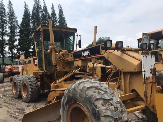 Wykorzystany klaser silnikowy CAT 140H o wysokiej precyzji z dostosowalnym ruchem ostrza