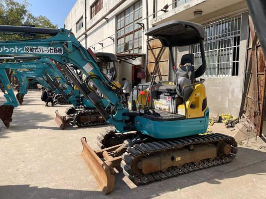 Wyposażony w urządzenia do produkcji materiałów sztucznych
