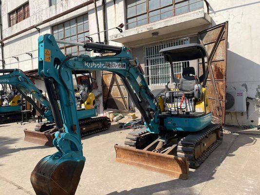 Wyposażony w urządzenia do produkcji materiałów sztucznych