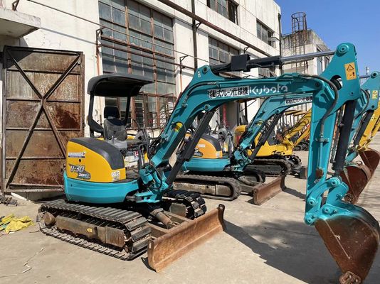Wyposażony w urządzenia do produkcji materiałów sztucznych