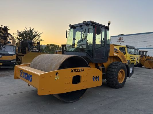 Używany XCMG XS223J kompaktor jednoburbowy Łatwe obsługiwanie i dobry stan